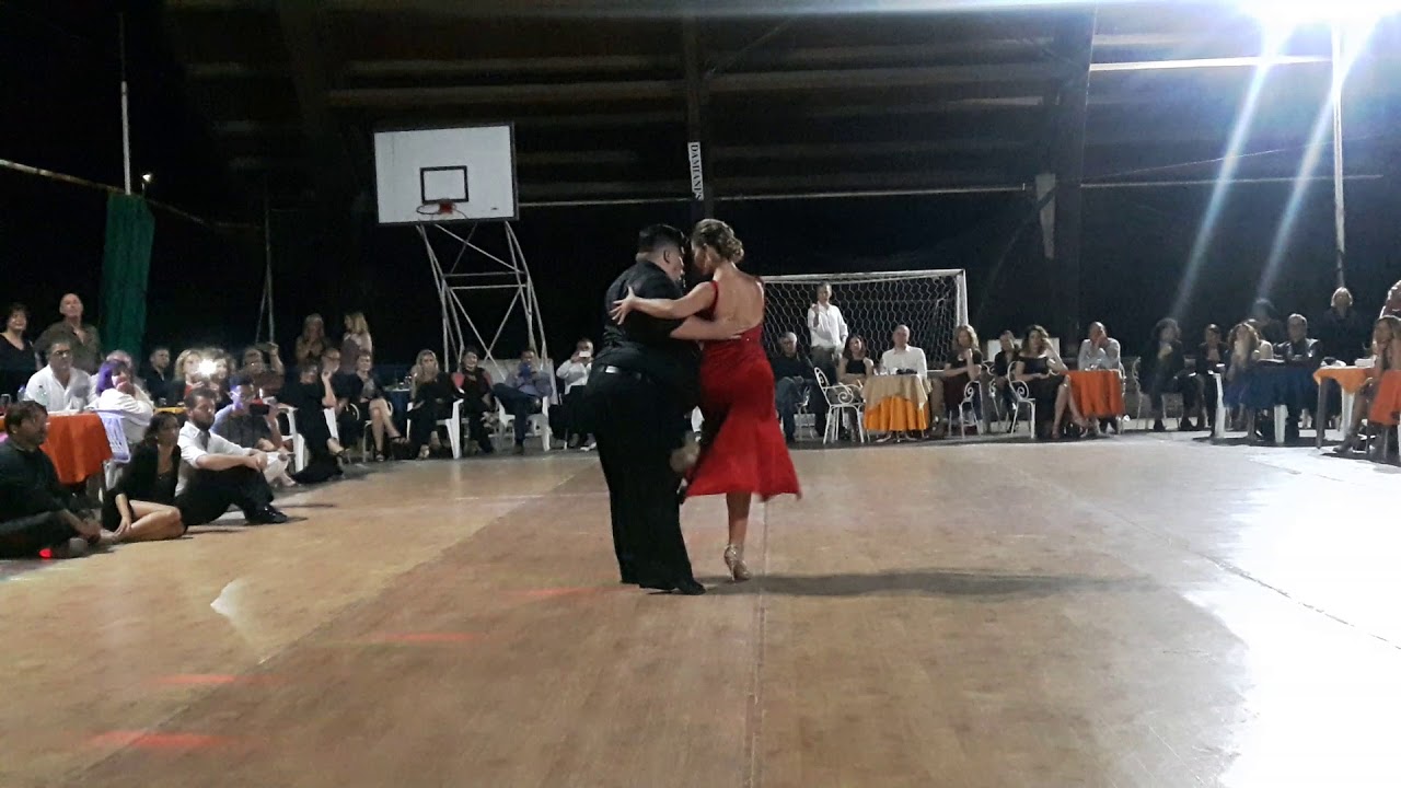 Esibizione di Aoniken Quiroga y Noelia Barsi