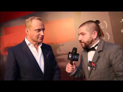 Piotr Adamczyk w roli Mj Aleksandra Stępskiego w filmie "Jestem Mordercą" reż. Macieja Pieprzycy