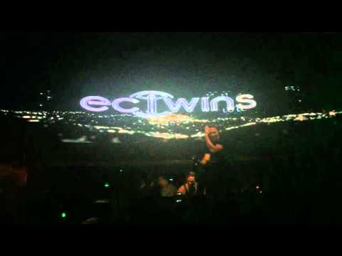 2016-02-25 EC Twins @ OMNIA - Runaway (You & I)