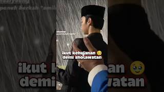 Download lagu Gus Azmi joined the rainy congregation for prayer and study. mp3