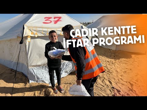 Gazze Çadır Kent'te İftar Dağıtımı