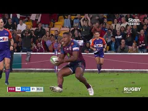 Filipo Daugunu finishes a cross-field kick from Hamish Stewart