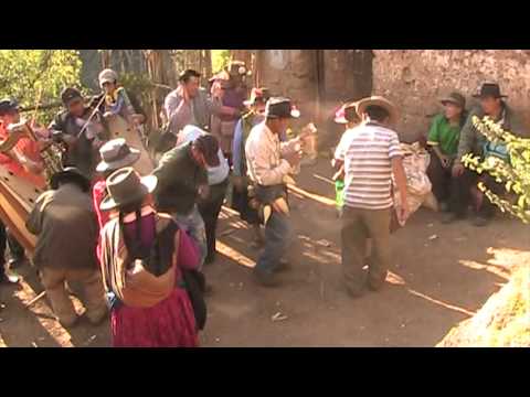Arpa y violin en Huancaquita, Tiaparo, Abancay. (fiesta)