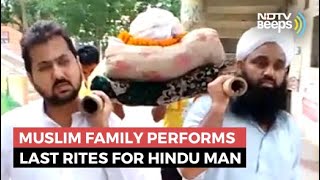 Download lagu Watch Muslim Family Performs Last Rites Of Their H... mp3