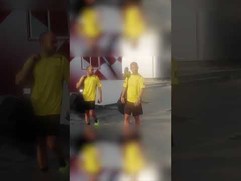 Schau die Playlist: Eine Woche Maloche in Abu Dhabi.