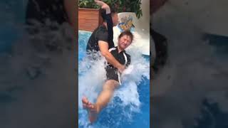 新・女性の容姿によってボディタッチ度合いが違いすぎる係員（職務ほぼ投げ出すやつ）picky body touches④ #塩対応シリーズ#ウォータースライダー