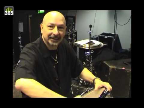 Steve Smith & Vital Information - Setting up Steve's drums