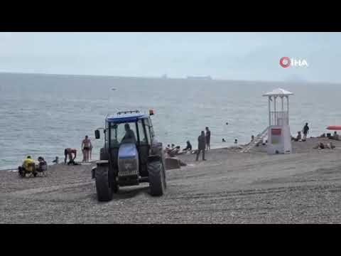 Dünyaca ünlü sahil, traktörlerle tarla gibi sürülüp sezona hazırlanıyor