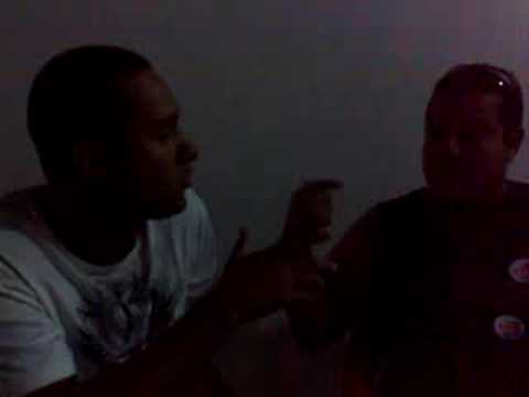 Miron e Júnior apostando uma caixa de cerveja (skol).