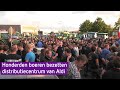 Boeren bezetten terrein rond distributiecentrum Aldi in Groenlo