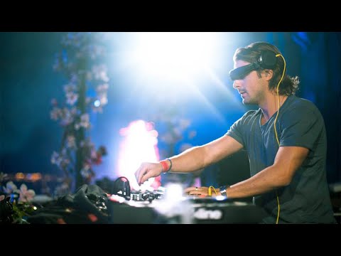 Sick Individuals and Axwell ft. Taylr Renee - I AM (Axwell LIVE from Tomorrowland 2013)