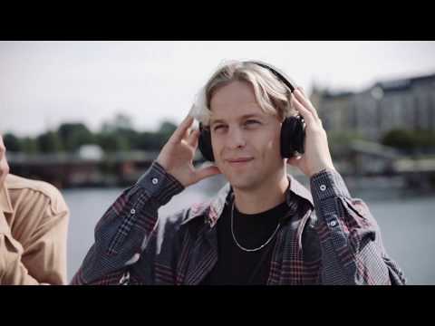 Scarlet Pleasure listens to Dehiro