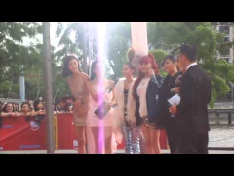 (fancam) 29/11/11 2ne1 MAMA red carpet