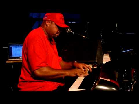 A Song For All (DONNY HATHAWAY cover) Frank McComb Live @ Bizz'Art 28-04-2014