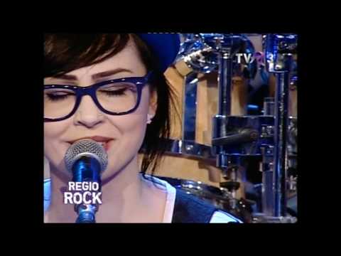 ALEXANDRINA & Band / Printre flori