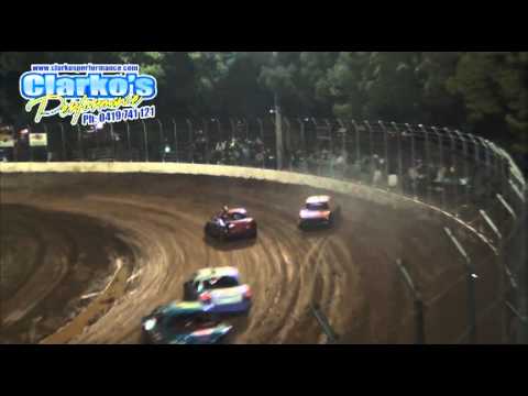 Modified Production: Ciesolka Rides a Wheel - Kingaroy Speedway