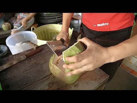 COCONUT SMOOTHIE - AMAZING COCONUT CUTTING SKILL STREET FOOD