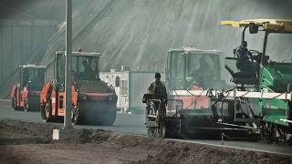 VÖGELE SUPER 2100-3 - Groundbreaking 150 km road construction project