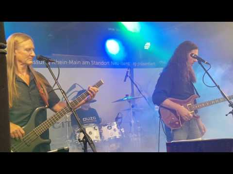 Streamers Gitarrenkünstler mit Wicked Games Version von HIM Open Doors Festival 23 07 2017