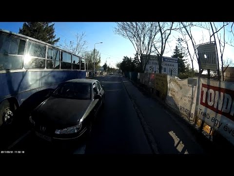 IAX-001 Szemből vakon kielőzi a buszt - Oncoming blind overtake on a bus
