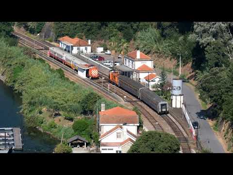 Comboio Miradouro na estação Ermida IR 861 1438 carruagens Schindler IR 862 1415 carruagens Sorefame