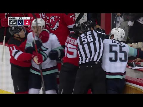 NHL Fight - Kraken @ Devils - Lauzon vs Geertsen - 19/10/2021