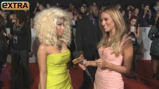 'Extra' Raw! At the 2012 AMAs