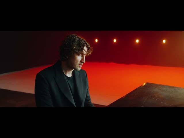 Fall At Your Feet von Cyril ((jetzt ansehen))