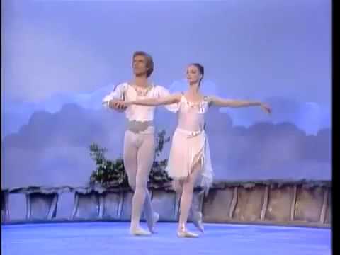 CHACONNE  (Music: Gluck / Choreography: Balanchine)