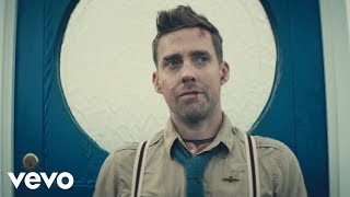 Kaiser Chiefs - Coming Home (Official Music Video)