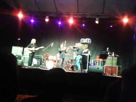 Mike Stern Didier Lockwood band feat Frankie Lato : Red Hause