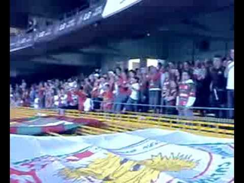 Torcida da Lusa apoiando o time no Morumbi