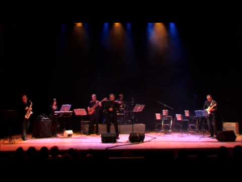 Pablo Estellés en Cangas - September (Earth, wind & fire)