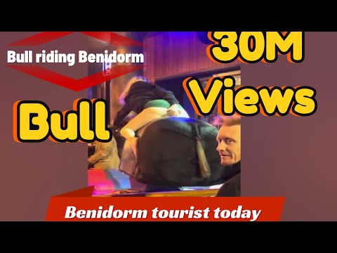 Last night crazy bull 🐂 riding in Benidorm Spain 🇪🇸 | machinecal bull 🐂 | Benidorm bull 🐂