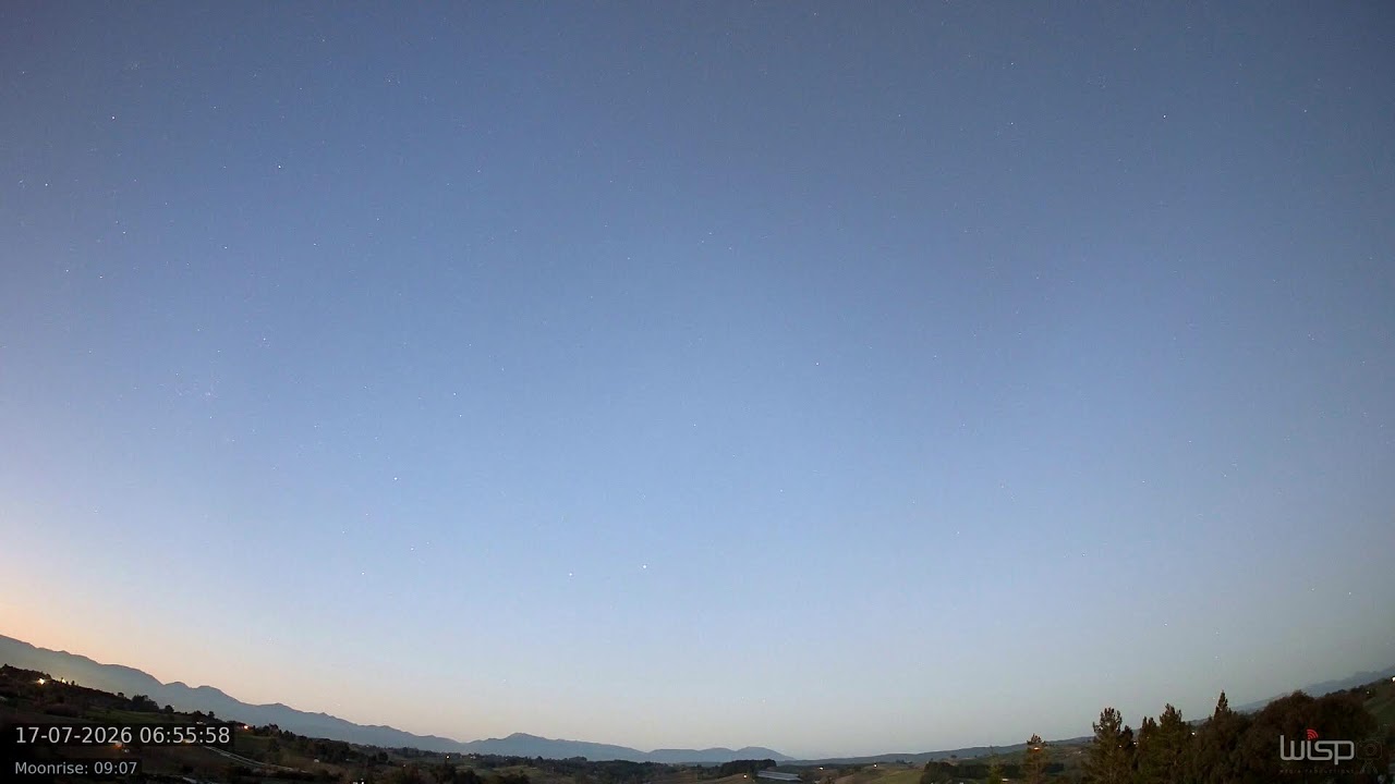 Live webcam view of Kina Stargazing & Milky Way Cam
