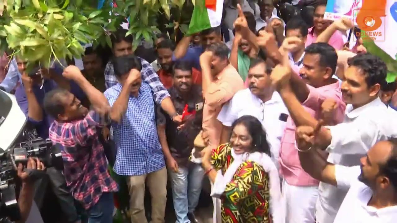 നമ്മുടെ നേതാവ് വി.ഡി സതീശൻ... മുദ്രാവാക്യം വിളികളുമാ?