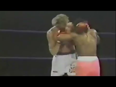 Joe Frazier connects with an elbow on Joe Bugner