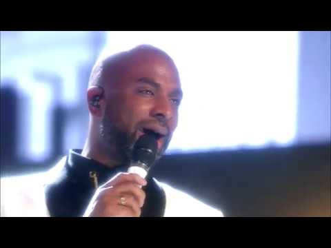Dwight Dissels - Bridge Over Troubled Water (The Voice of Holland 2016/2017: Liveshow 1)