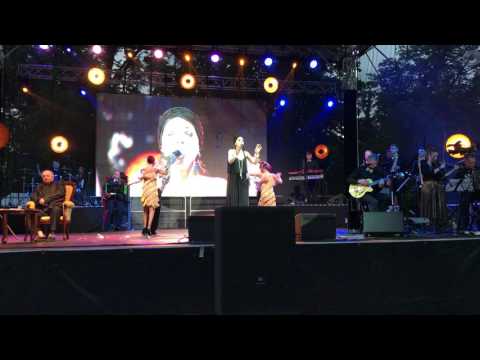 Monika Dryl & Makabunda - To jest Paryż