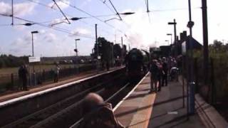 preview picture of video 'Winton Train going through Manningtree Station 04Sept2009'