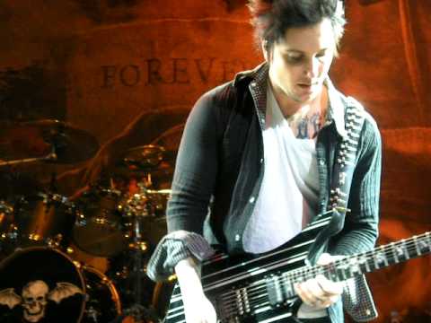 Avenged Sevenfold @ Chile (12 Abril 2011) - Critical Acclaim Solo