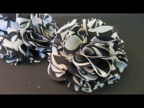 Cómo hacer flores de tela FÁCIL. How to make fabric flowers.