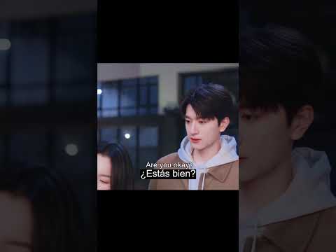 Salvó a ella y al perrito😍#shorts #Todoelmundomeama #EveryoneLovesMe #LinYi #ZhouYe #Chinesedrama