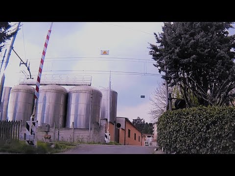 Attraversando Strevi (AL) e il passaggio a livello di Via del Mulino # railroad crossing