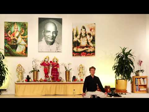 Therapeutisches Pranayama (sanft) mit Max - Yoga Vidya Ashram Live - 6:00 Uhr 05.11.2021
