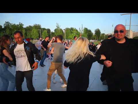 Street Salsa Party - Rueda de Casino!