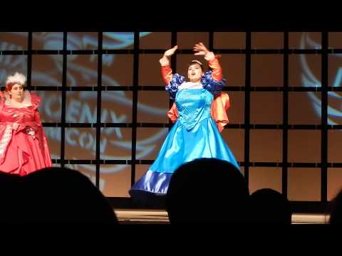 Phoenix Comicon 2014 - Queen Clementianna and Snow White from Mirror Mirror