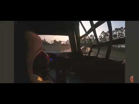 Pilotando o protótipo Veloce no autódromo do Velopark