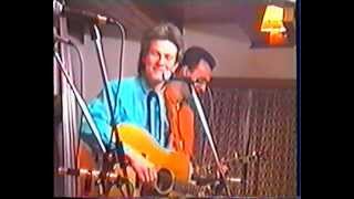 Helmut &amp; The Hillbillies - It Takes One To Know One