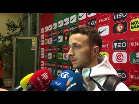 A bancada «Diogo Jota» e a aventura «um pouco a...